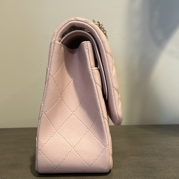 CHANEL
Lambskin Quilted Jumbo Double Flap Light Pink - Picture 6 of 16